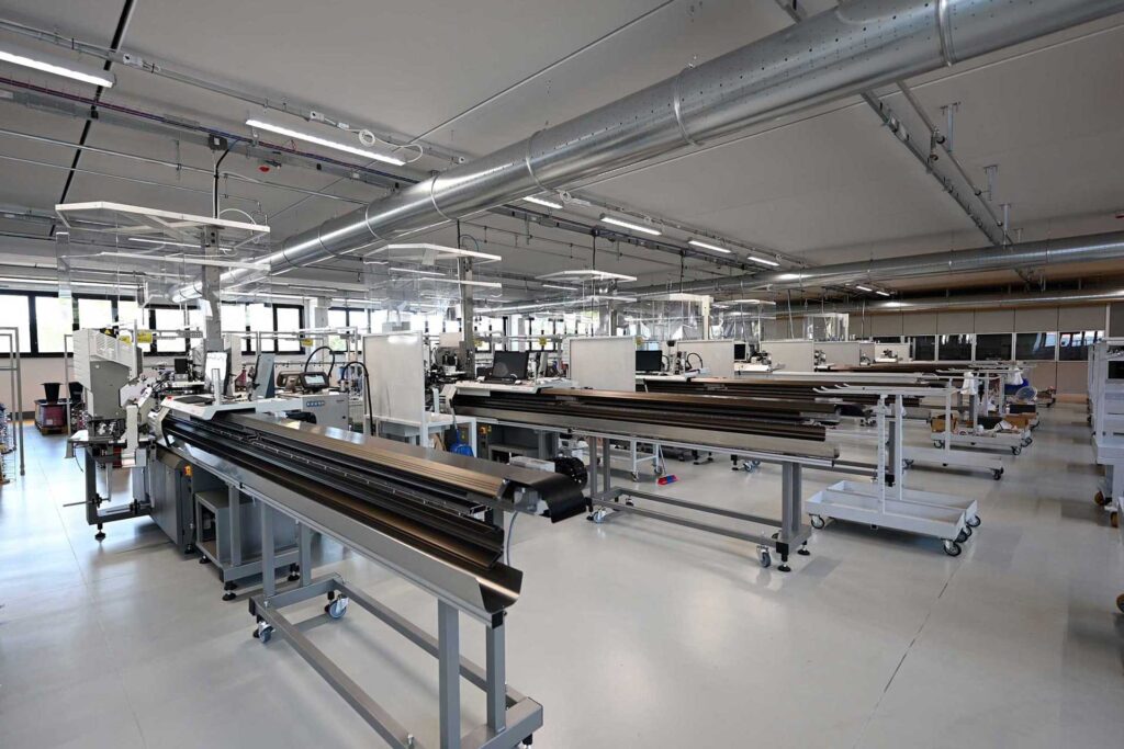 Reparto taglio - spela - aggraffa per i cablaggi elettrici