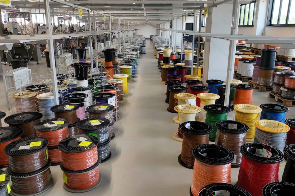 Stoccaggio cavo a bordo macchina